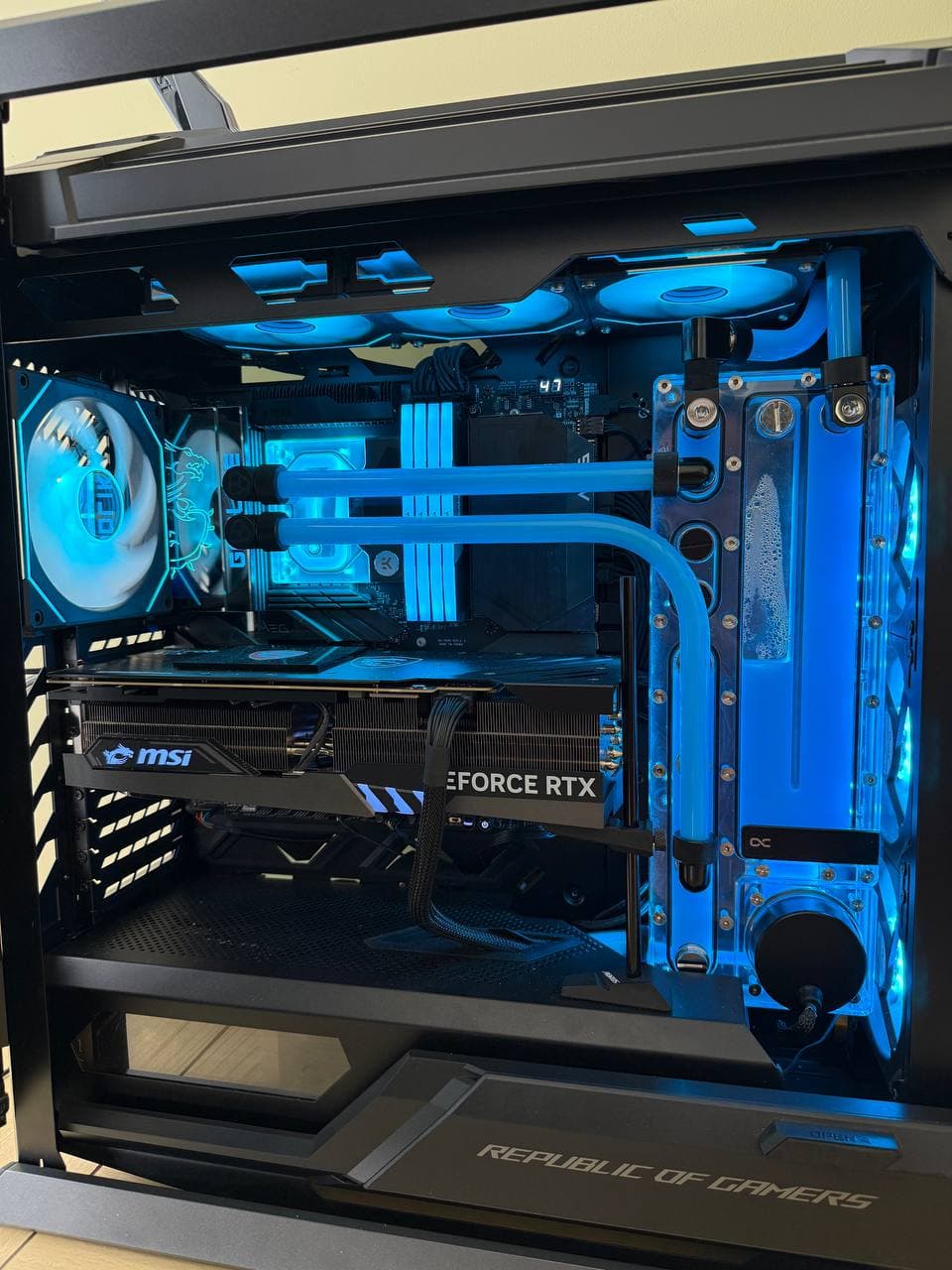 Custom watercooling PC build — EK Quantum Azure Blue loop, RTX 4090, ROG Hyperion case